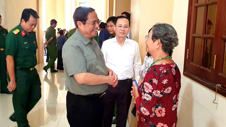 Thủ tướng Chính phủ Phạm Minh Chính trao đổi với cử tri TP Cần Thơ ngày 8-7 - Ảnh: LÊ DÂN