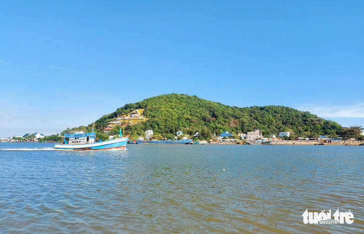 Đầm Đông Hồ ở TP Hà Tiên nổi tiếng nhưng việc khai thác và đưa khách du lịch đến tham quan còn chưa xứng tầm - Ảnh: CHÍ CÔNG