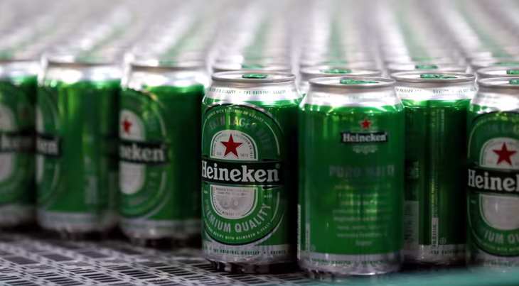Hãng bia Heineken ghi nhận lợi nhuận sụt giảm tại thị trường châu Á do kinh tế trong kỳ tăng trường chậm - Ảnh: REUTERS