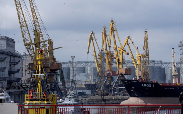 Ukraine mở hành lang nhân đạo cho tàu mắc kẹt ở Biển Đen giữa chiến sự ác liệt