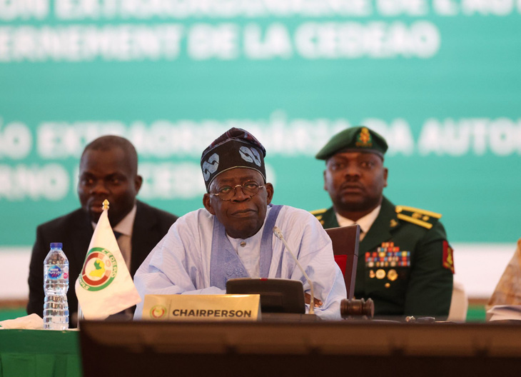 Tổng thống Nigeria Bola Tinubu vẫn khẳng định cần ưu tiên ngoại giao để giải quyết cuộc khủng hoảng ở Niger - Ảnh: AFP