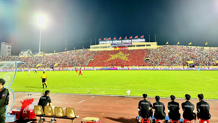 100% thành viên ban chấp hành Hội cổ động viên bóng đá Nam Định biểu quyết thông qua việc giải thể và dừng mọi hoạt động cổ vũ trên sân - Ảnh: HỘI CĐV NAM ĐỊNH