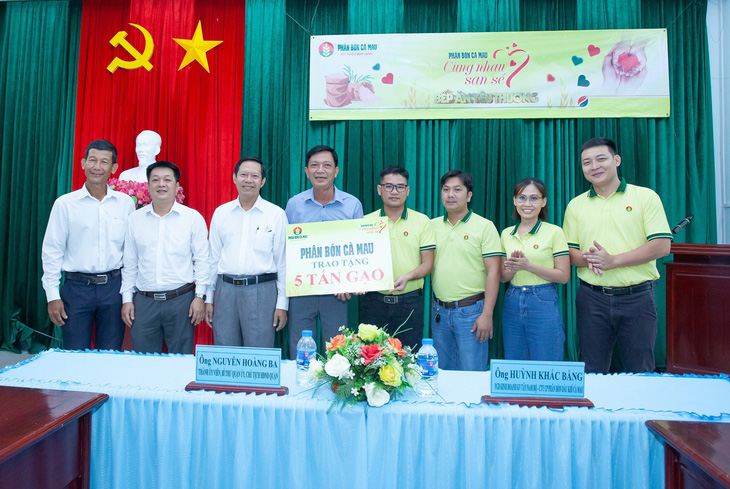PVCFC trao tặng 5 tấn gạo cho bếp ăn yêu thương Bệnh viện Đa khoa quận Ô Môn, thành phố Cần Thơ