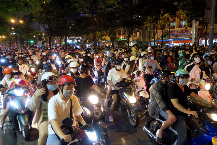 Although not recommended, motorcycles are still a popular mode of transport in urban areas - Photo: TTD