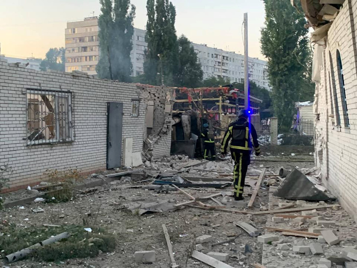 Một nhà thờ bị hư hại trong chiến sự ở thành phố Zaporizhzhia ngày 9-8 - Ảnh: AFP