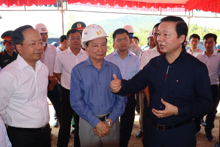 Phó thủ tướng Trần Hồng Hà đi kiểm tra dự án cao tốc đoạn Vân Phong - Nha Trang - Ảnh: V.K.