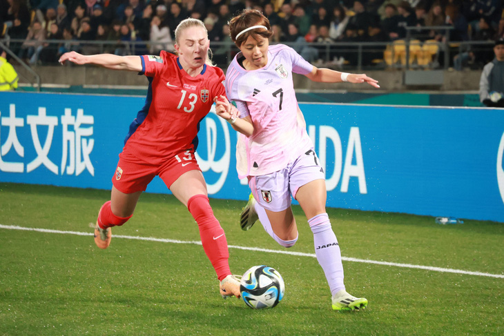 Đang dẫn đầu giải vua phá lưới với 5 bàn thắng, Hinata Miyazawa (7) là niềm hy vọng của tuyển nữ Nhật Bản trước Thụy Điển- Ảnh: TRUNG NGHĨA