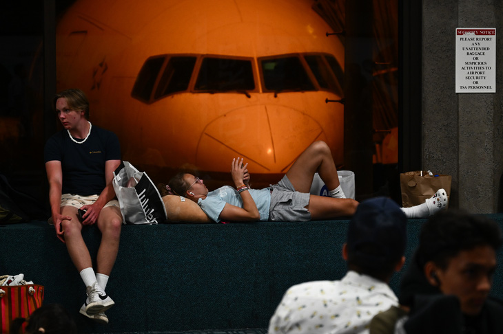 Nhiều hãng hàng không đã thông báo miễn phí đổi vé hoặc hoàn tiền cho các chuyến bay đến hoặc rời đảo Maui để hỗ trợ du khách - Ảnh: AFP