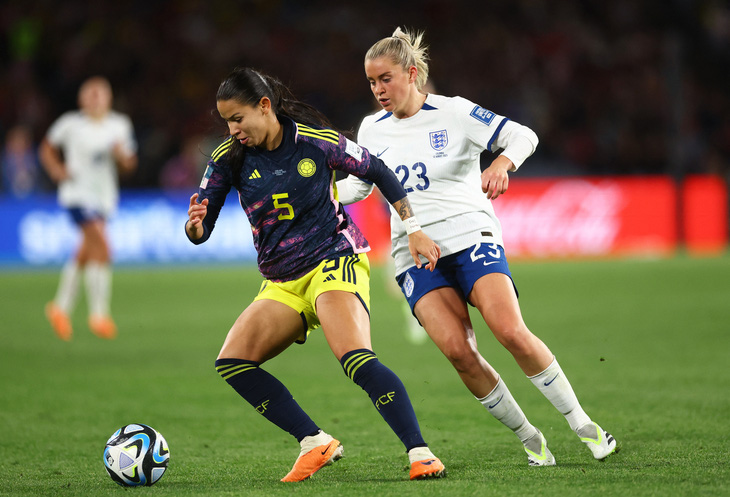 Dù rất nỗ lực nhưng tuyển nữ Colombia không thể gây sốc trước tuyển nữ Anh ở tứ kết World Cup nữ 2023 - Ảnh: REUTERS