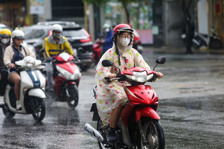 Hôm nay thời tiết Nam Bộ có mưa rào vài nơi về chiều tối - Ảnh: PHƯƠNG QUYÊN