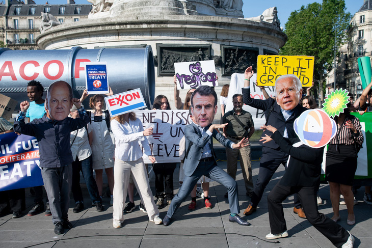 Climate activists protest fossil fuel funding at the global climate summit in Paris on June 23 - Photo: Bloomberg