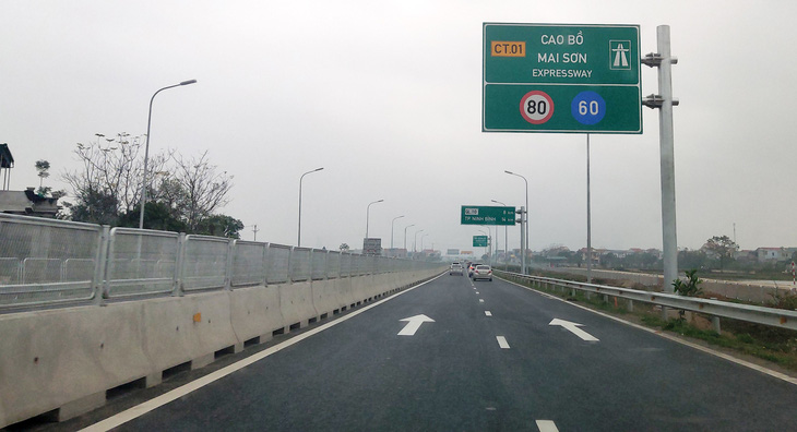 Cao tốc Cao Bồ - Mai Sơn hiện có mặt đường rộng 16m,  4 làn xe mỗi làn rộng 3,5m và không có dải dừng xe khẩn cấp liên tục - Ảnh: TUẤN PHÙNG