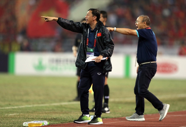 HLV Dương Minh Ninh trong thời gian làm trợ lý đội tuyển U23 quốc gia dưới thời HLV Park Hang Seo - Ảnh: ĐỨC ĐỒNG