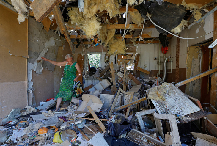 Một ngôi nhà ở Donetsk bị sụp sau trận giao tranh của quân Nga và Ukraine trong khu vực hôm 11-8 - Ảnh: REUTERS