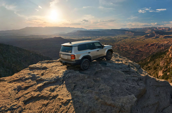The coverage of the Land Cruiser Prado is huge, so each region has its own engine to suit the needs of its users - Photo: Toyota