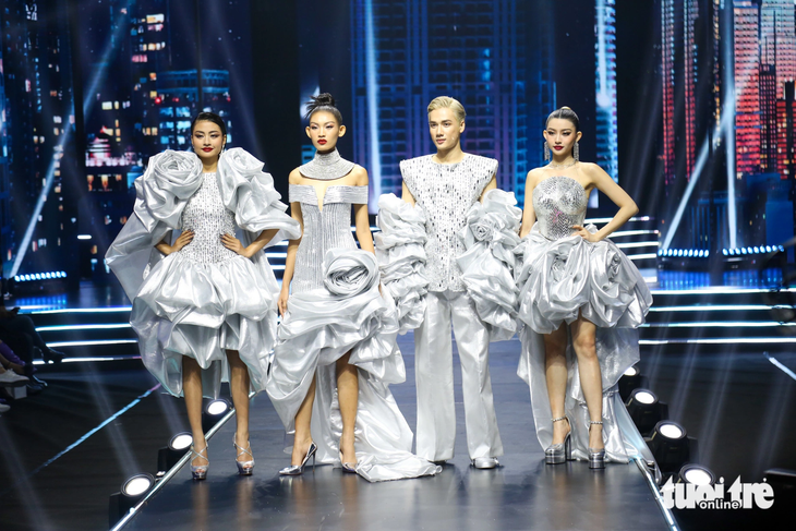 Bốn thí sinh tranh tài đêm chung kết (từ trái qua): Xuân Hạnh, Tú Anh, Minh Toại, Phương Vy - Ảnh: PHƯƠNG QUYÊN