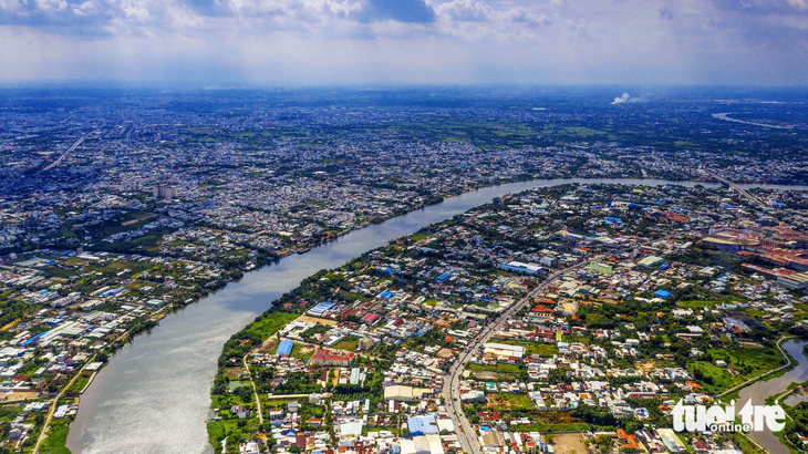 Sông Sài Gòn đoạn qua quận 12 (TP.HCM) và TP Thuận An (tỉnh Bình Dương) - Ảnh: QUANG ĐỊNH