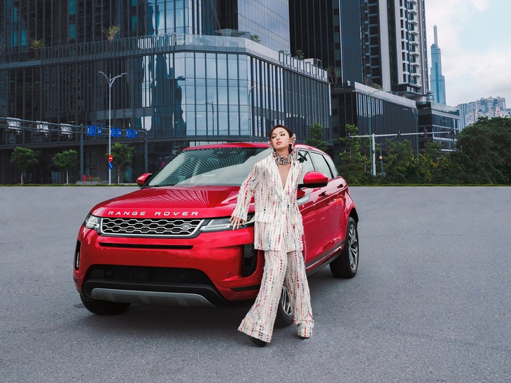 Range Rover Evoque được đánh giá cao về thiết kế và có vẻ như hãng xe Anh quốc hướng tới tệp khách hàng trẻ tuổi, cá tính như Châu Bùi - Ảnh: Land Rover