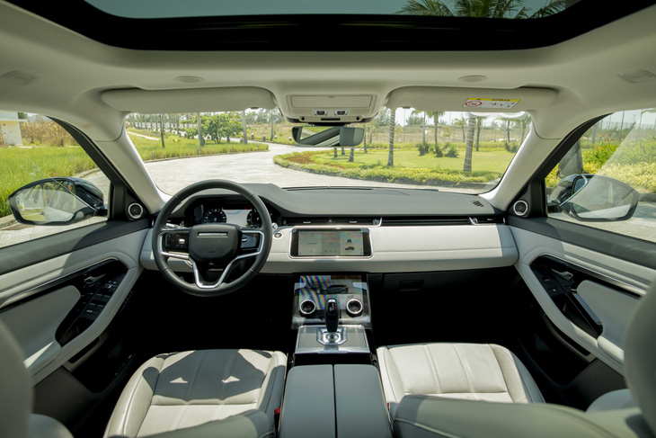 Nội thất xe hướng tới sự tối giản và hiện đại - Ảnh: Land Rover