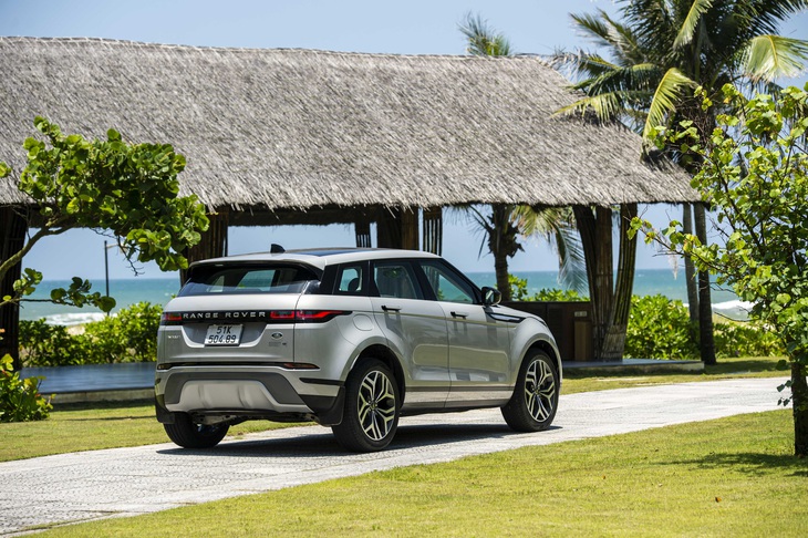 Mẫu SUV của Land Rover mang nhiều công nghệ hỗ trợ vận hành - Ảnh: Land Rover