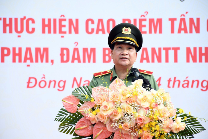 Thiếu tướng Nguyễn Sỹ Quang phát lệnh toàn lực lượng ra quân mở đợt cao điểm tấn công trấn áp tội phạm - Ảnh: H.M.