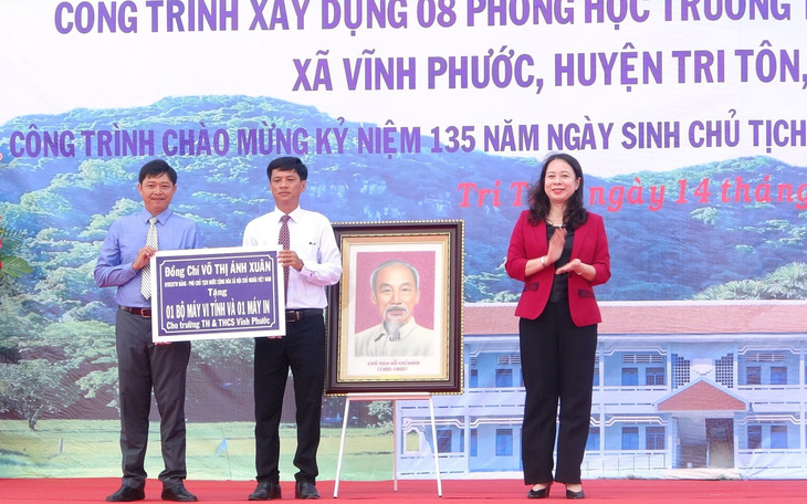 Phó chủ tịch nước Võ Thị Ánh Xuân vận động 5 tỉ đồng xây trường