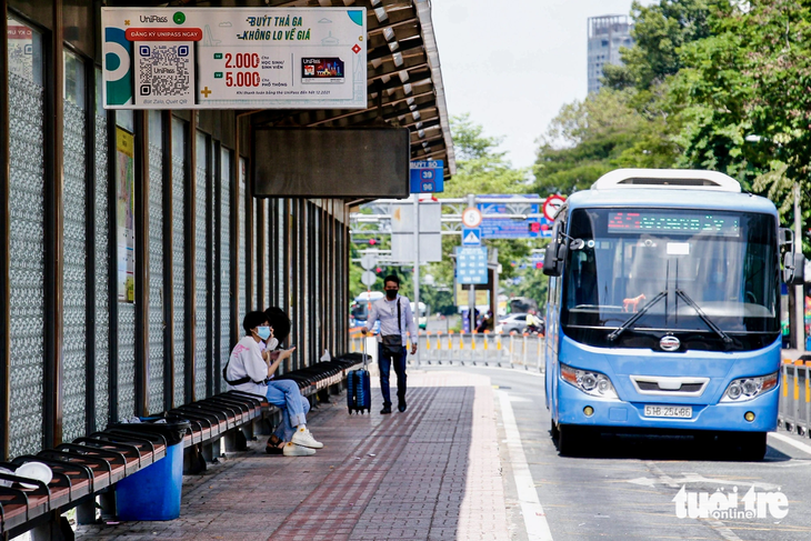 Xe buýt CNG và buýt điện là những phương tiện được TP.HCM lựa chọn dự kiến cho tuyến buýt nhanh BRT - Ảnh: CHÂU TUẤN
