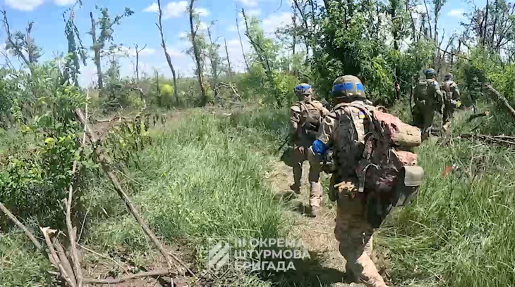 Binh sĩ Ukraine hoạt động gần thành phố Bakhmut thuộc tỉnh Donetsk miền đông Ukraine - Ảnh: REUTERS