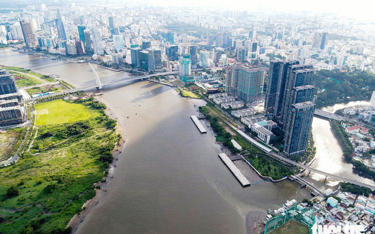Đường ven sông từ Ba Son đến cầu Sài Gòn: Cần gỡ "chướng ngại" để sớm thông đường