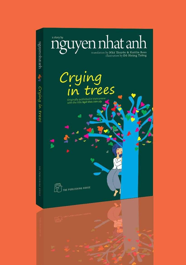 Quyển Ngồi khóc trên cây bản tiếng Anh - Ảnh: NXB Trẻ
