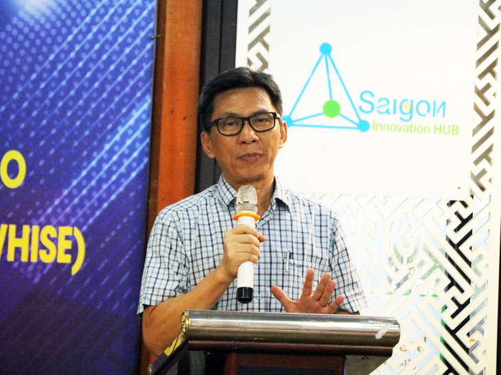 Mr. Nguyen Viet Dung - Director of the Ho Chi Minh City Department of Science and Technology - shared about specific policy proposals for innovation development in HCMC - Photo: Trung Nhan