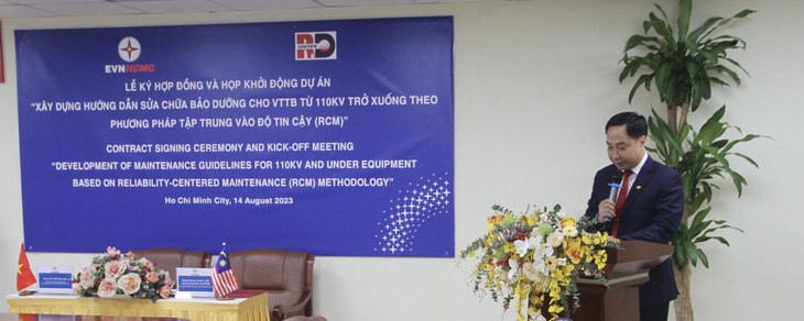 Phó tổng giám đốc EVNHCMC Nguyễn Thanh Nhã phát biểu khai mạc