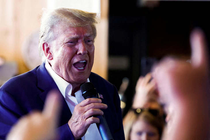 Cựu tổng thống Mỹ Donald Trump phát biểu khi ông vận động tranh cử tại bang Iowa, Mỹ hôm 12-8 - Ảnh: REUTERS