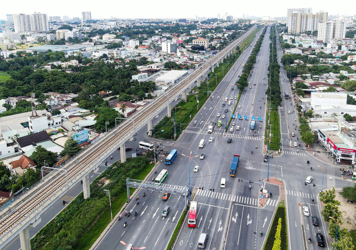 Đường Võ Nguyên Giáp (trước là xa lộ Hà Nội) và metro số 1 theo quy hoạch TP.HCM là một trong những trục giao thông chính của TP.HCM - Ảnh: CHÂU TUẤN