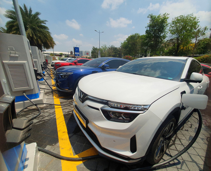 Many businesses in Vietnam increase investment in electric vehicles - Photo: Cong Trung