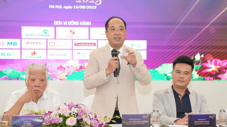 Tổng biên tập báo Tuổi Trẻ Thủ Đô Nguyễn Mạnh Hưng cho biết chương trình tiếp tục phát vé miễn phí tới các đoàn viên, thanh niên, các bậc cha mẹ - Ảnh: BTC