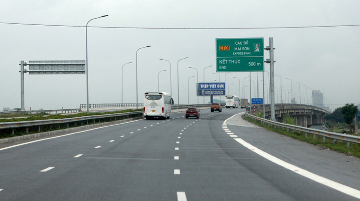 3/7 cây cầu trên cao tốc Cao Bồ - Mai Sơn đã được hoàn thành với quy mô 6 làn xe hoàn chỉnh - Ảnh: TUẤN PHÙNG