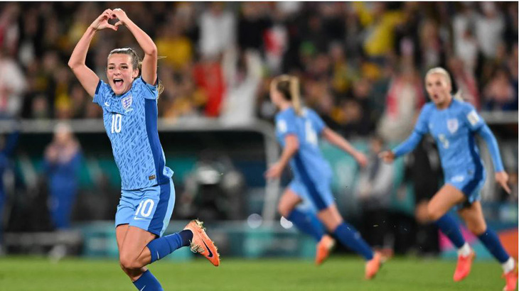 Niềm vui của các nữ tuyển thủ Anh khi đánh bại chủ nhà Úc để lần đầu vào chung kết World Cup - Ảnh: Getty