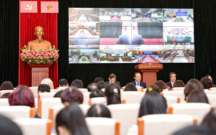 Bộ trưởng Bộ GD-ĐT Nguyễn Kim Sơn gặp gỡ giáo viên cả nước ngày 15-8 (ảnh chụp tại hội trường Bộ GD-ĐT) - Ảnh: NAM TRẦN