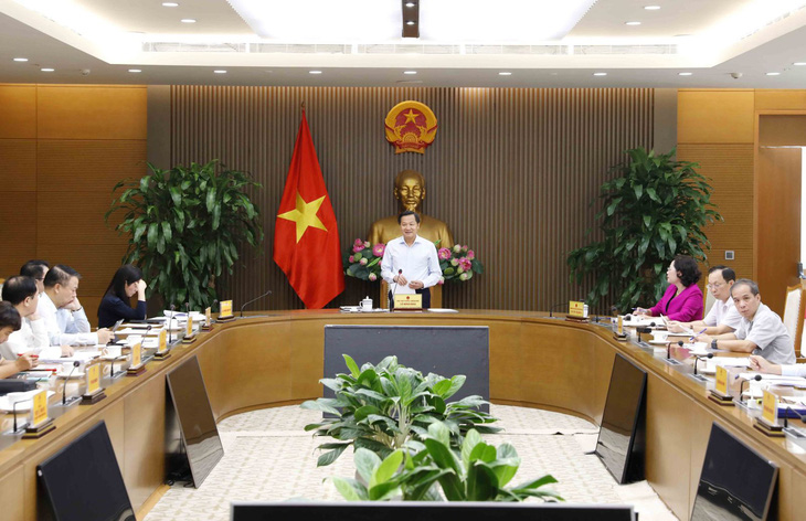 Phó thủ tướng Lê Minh Khái yêu cầu lắng nghe và tháo gỡ khó khăn cho doanh nghiệp liên quan đến quy định tại thông tư 06 - Ảnh: VGP