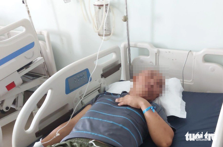 Ông N.V.C. - ngư dân bị đánh và điều trị ở Bệnh viện Đa khoa tỉnh Kiên Giang khi bị thương nặng ở vùng đầu - Ảnh: CHÍ CÔNG