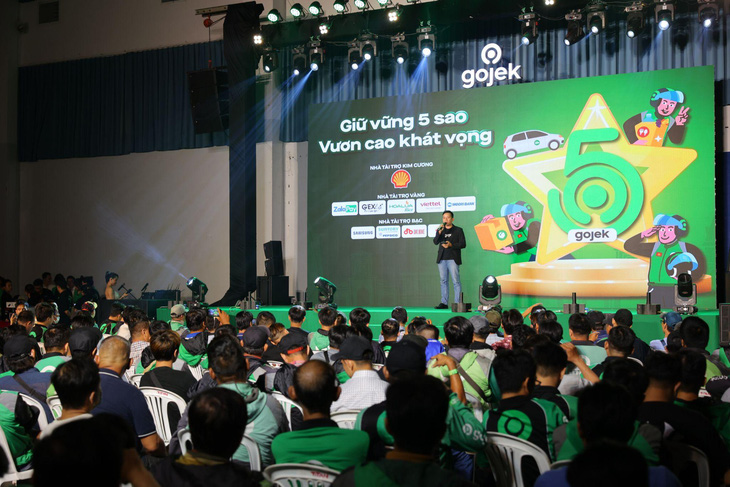 Sự kiện “Hành trình 5 năm cùng Gojek” thu hút hàng nghìn đối tác tài xế Gojek tham dự.