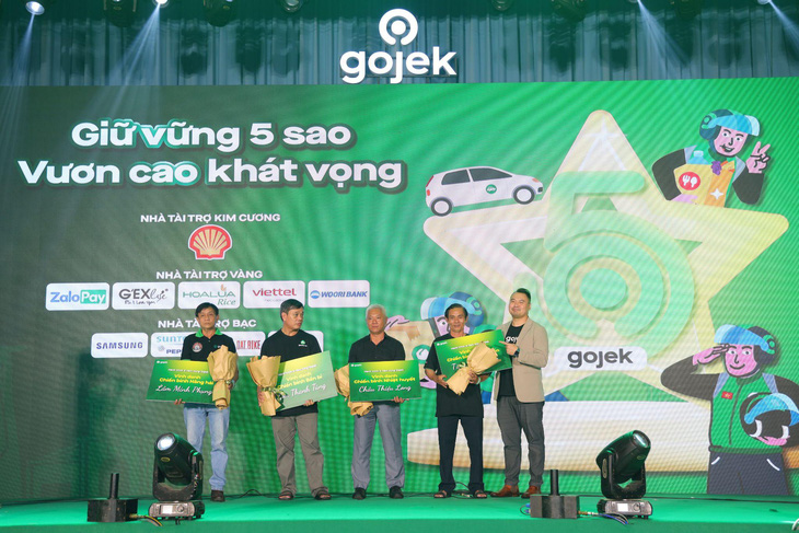 Gojek vinh danh các bác tài với chất lượng dịch vụ 5 sao và hoạt động tốt trên nền tảng