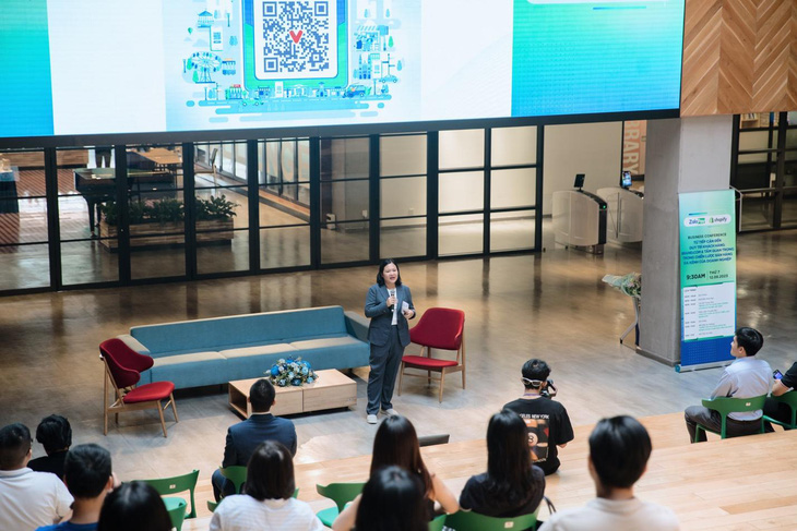 Bà Lê Lan Chi - CEO ZaloPay - giới thiệu về xu hướng Brand.com và các giải pháp thanh toán của ZaloPay