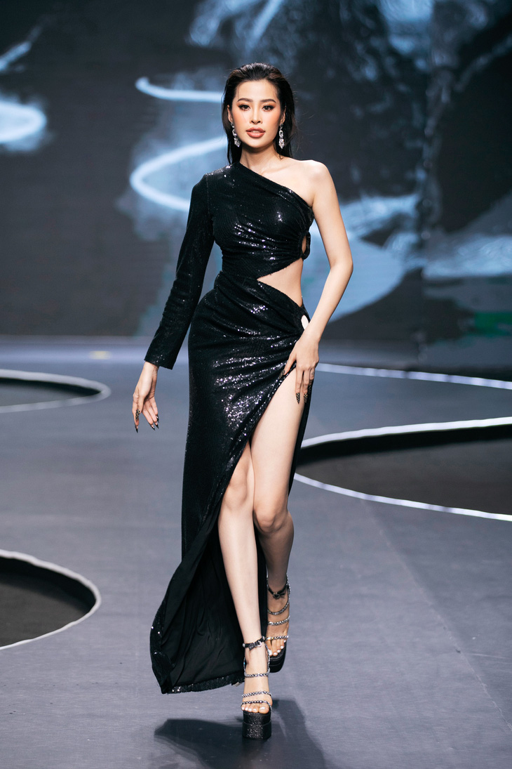 Á hậu Minh Kiên lần đầu trình diễn mở màn cùng dàn hậu đình đám tại Vietnam Beauty Fashion Fest 5 - Ảnh 10.