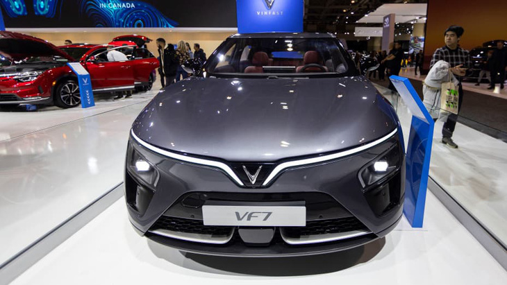 Mẫu xe điện VF7 của VinFast tại một triển lãm xe ở Canada ngày 17-2-2023 - Ảnh: CNBC