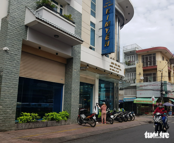 Tiệm vàng Kim Yến Trà và Kim Yến Huệ có quy mô lớn tại TP Châu Đốc và huyện An Phú - Ảnh: BỬU ĐẤU