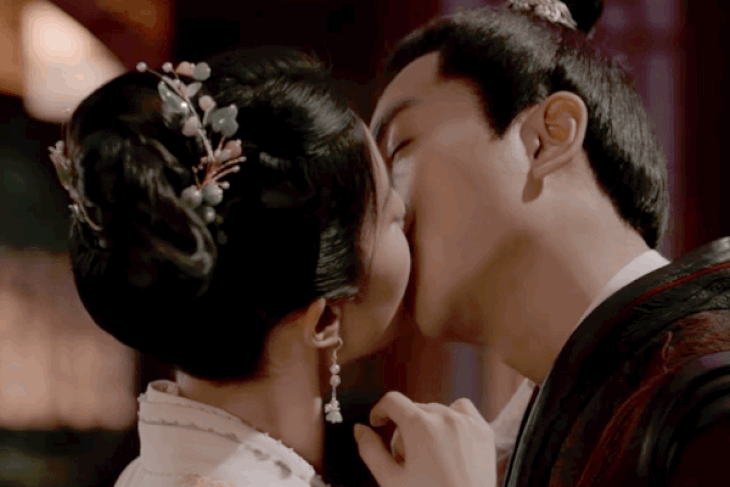 Từ khóa &quot;Nụ hôn của Lưu Diệc Phi và Trần Hiểu&quot; từng gây sốt trên mạng xã hội trong thời gian bộ phim phát sóng