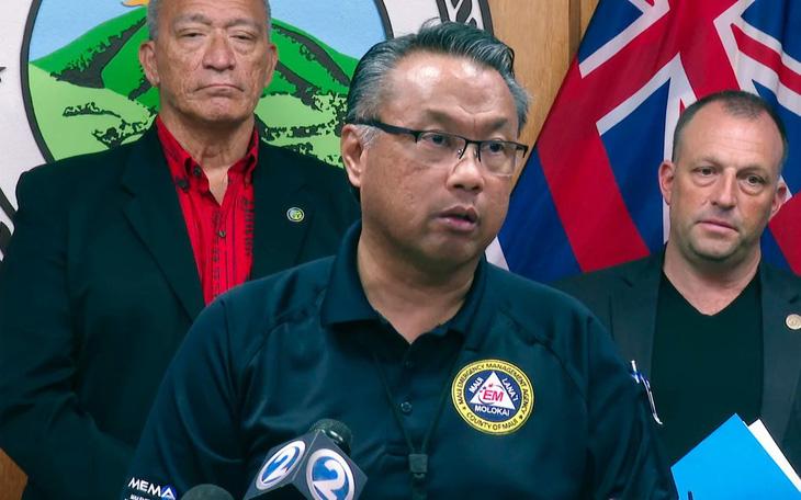 Người không bật còi cảnh báo cháy rừng Hawaii từ chức