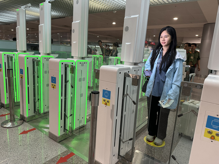 Tính tới 18-8 có năm sân bay tại Việt Nam áp dụng xuất, nhập cảnh tự động phục vụ hành khách - Ảnh: CÔNG TRUNG